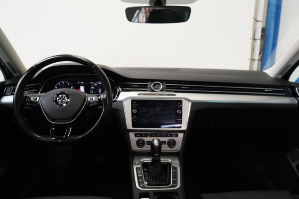 Volkswagen Passat Variant 1.5 TSI Comfortline Business Automaat - N.A.P. Airco ,Cruise, Navi, PDC, Carplay, Virtual display.