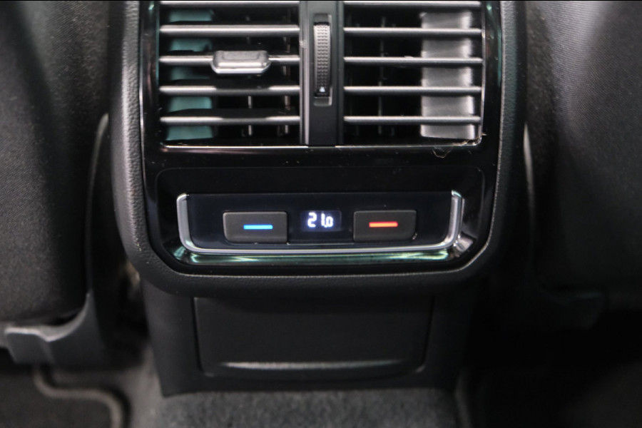Volkswagen Passat Variant 1.5 TSI Comfortline Business Automaat - N.A.P. Airco ,Cruise, Navi, PDC, Carplay, Virtual display.