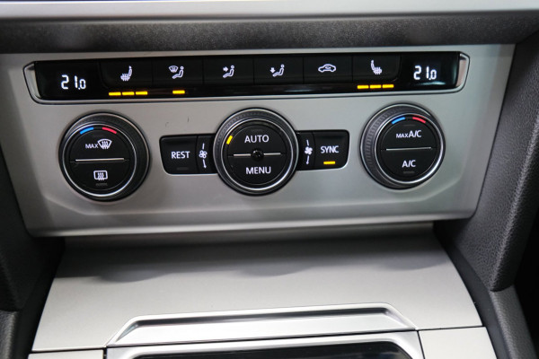 Volkswagen Passat Variant 1.5 TSI Comfortline Business Automaat - N.A.P. Airco ,Cruise, Navi, PDC, Carplay, Virtual display.