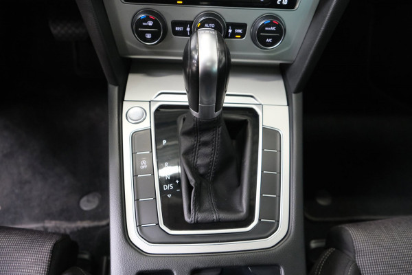 Volkswagen Passat Variant 1.5 TSI Comfortline Business Automaat - N.A.P. Airco ,Cruise, Navi, PDC, Carplay, Virtual display.