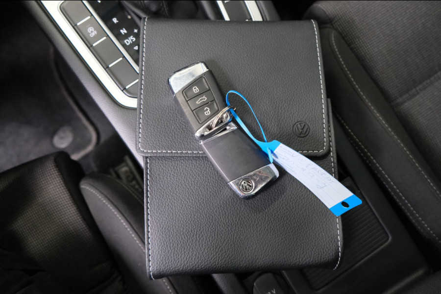 Volkswagen Passat Variant 1.5 TSI Comfortline Business Automaat - N.A.P. Airco ,Cruise, Navi, PDC, Carplay, Virtual display.