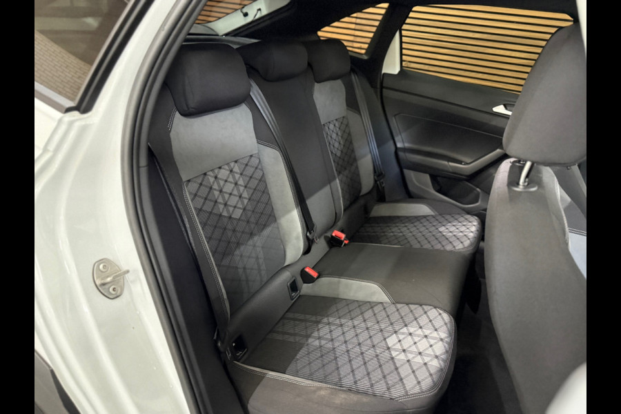 Volkswagen Taigo 1.5 TSI R-Line Executive | Pano | ACC | Digital Cockpit | Camera | Keyless