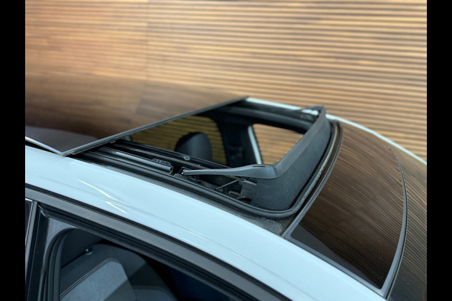 Volkswagen Taigo 1.5 TSI R-Line Executive | Pano | ACC | Digital Cockpit | Camera | Keyless