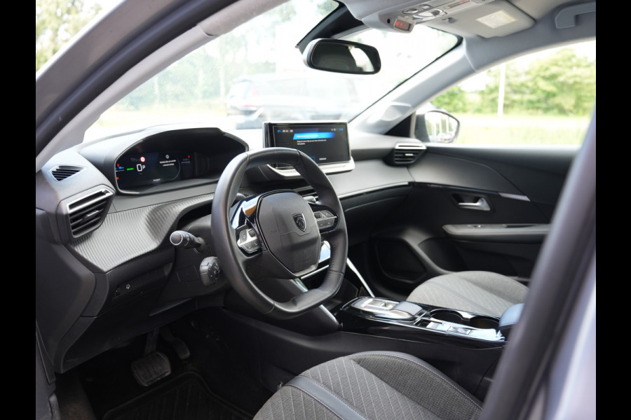 Peugeot e-208 EV Allure 51 kWh | Warmtepomp | Adaptieve cruise control | Stoelverwarming |