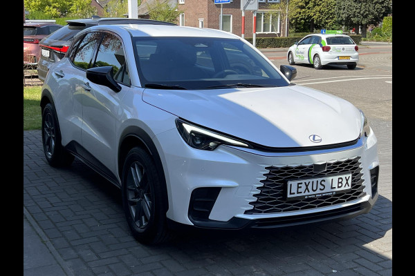 Lexus LBX 1.5 Comfort & Safety Pack | Dodehoekherkenning, Parkeersensoren, Keyless, Stoelverwarming