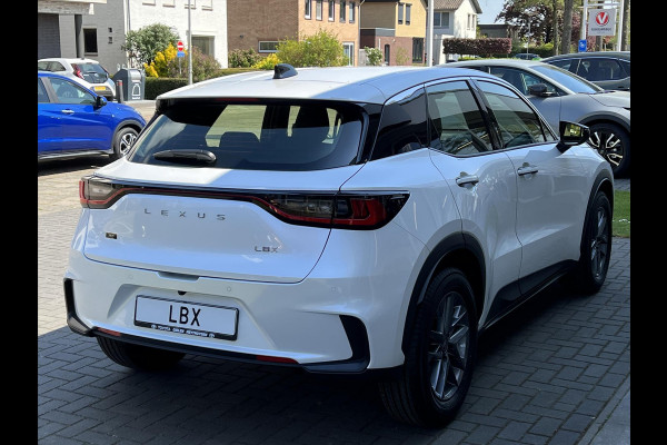 Lexus LBX 1.5 Comfort & Safety Pack | Dodehoekherkenning, Parkeersensoren, Keyless, Stoelverwarming