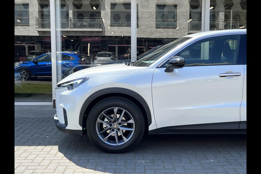 Lexus LBX 1.5 Comfort & Safety Pack | Dodehoekherkenning, Parkeersensoren, Keyless, Stoelverwarming
