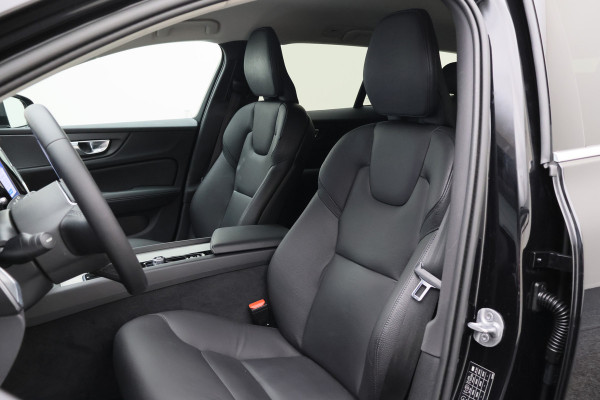 Volvo V60 2.0 B4 Core Climate Pack, ACC, Camera, Apple Carplay, Keyless, Trekhaak