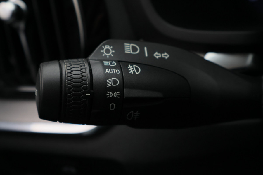 Volvo V60 2.0 B4 Core Climate Pack, ACC, Camera, Apple Carplay, Keyless, Trekhaak
