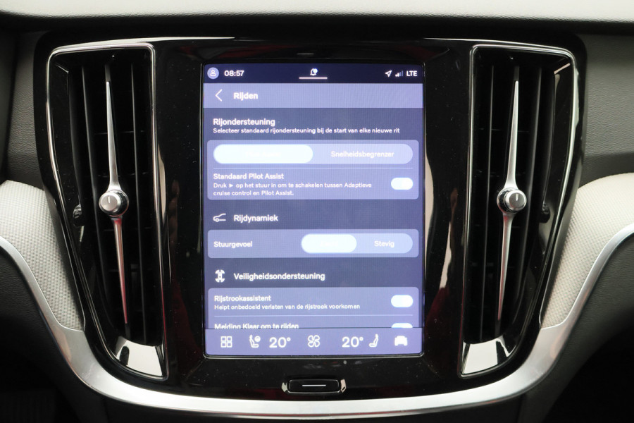 Volvo V60 2.0 B4 Core Climate Pack, ACC, Camera, Apple Carplay, Keyless, Trekhaak