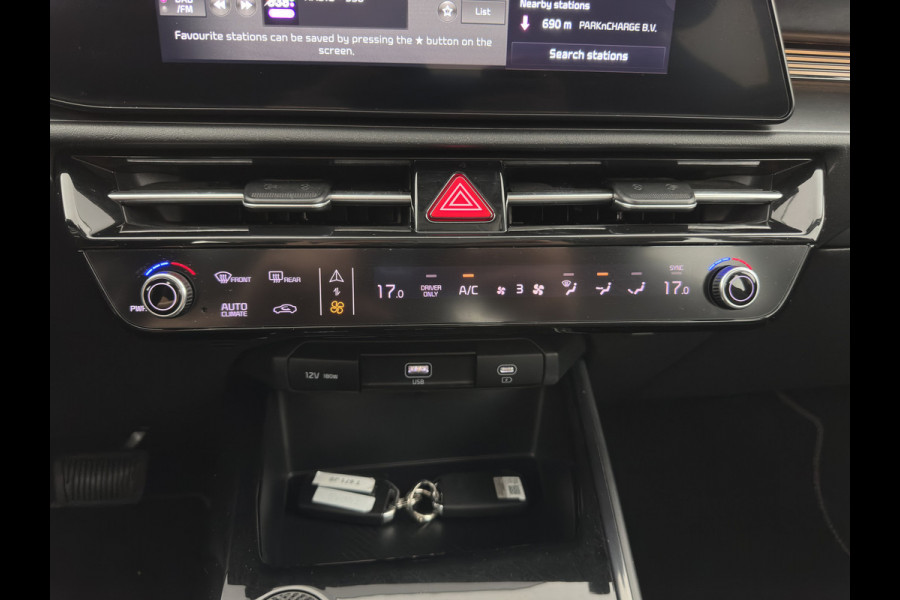 Kia Niro EV DynamicLine 64.8 kWh [3-Fase-11kW] {SoH-96%} (INCL-BTW) Aut. *LEATHER-FABRIC | ADAPTIVE-CRUISE | DIGI-COCKPIT | KEYLESS | CAMERA | DAB | COMFORTSEATS | SHIFTPADDLES | ECC | PDC | CARPLAY | AMBIENT-LIGHT | 17''ALU*