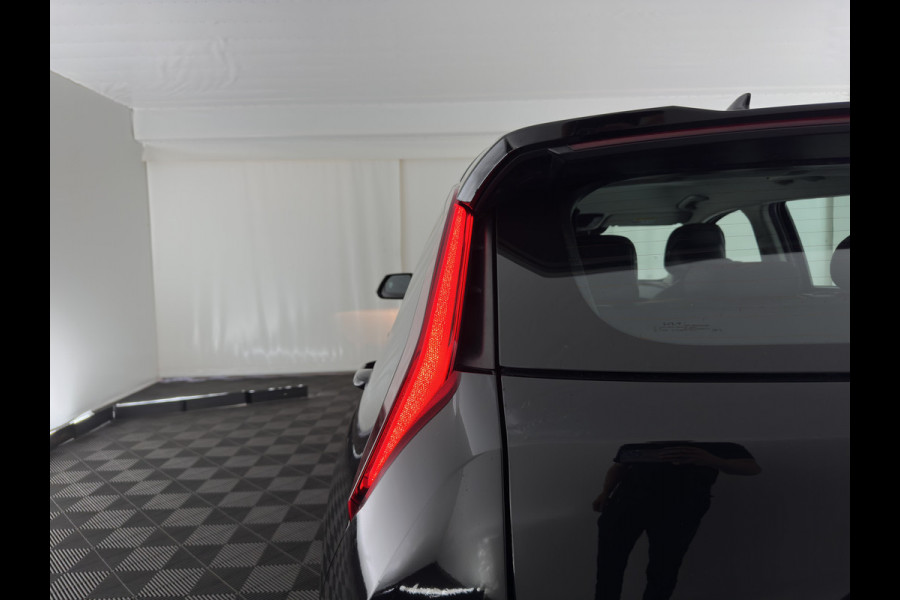 Kia Niro EV DynamicLine 64.8 kWh [3-Fase-11kW] {SoH-96%} (INCL-BTW) Aut. *LEATHER-FABRIC | ADAPTIVE-CRUISE | DIGI-COCKPIT | KEYLESS | CAMERA | DAB | COMFORTSEATS | SHIFTPADDLES | ECC | PDC | CARPLAY | AMBIENT-LIGHT | 17''ALU*