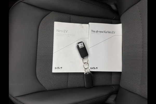 Kia Niro EV DynamicLine 64.8 kWh [3-Fase-11kW] {SoH-96%} (INCL-BTW) Aut. *LEATHER-FABRIC | ADAPTIVE-CRUISE | DIGI-COCKPIT | KEYLESS | CAMERA | DAB | COMFORTSEATS | SHIFTPADDLES | ECC | PDC | CARPLAY | AMBIENT-LIGHT | 17''ALU*