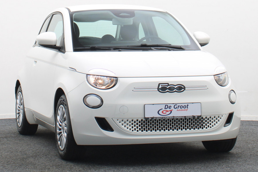Fiat 500E Icon 42 kWh Virtual Cockpit, Cruise, Apple Carplay, Lane Assist, Climate, DAB, LED, 16''