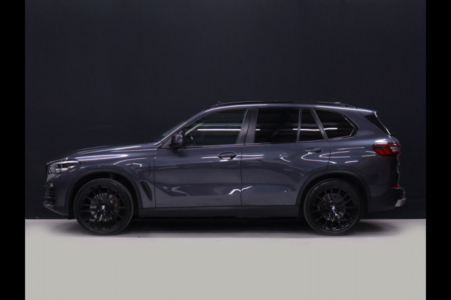 BMW X5 xDrive45e Sport [PANORAMADAK, HARMAN KARDON, TREKHAAK, LUCHTVERING, APPLE CARPLAY, ANDROID AUTO, MEMORY SEATS, M SPORT VELG, CAMERA, NIEUWSTAAT]
