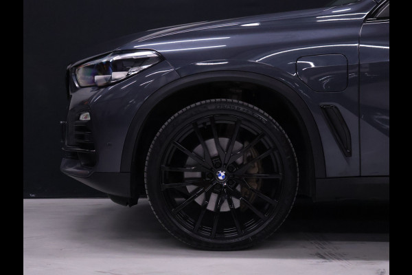 BMW X5 xDrive45e Sport [PANORAMADAK, HARMAN KARDON, TREKHAAK, LUCHTVERING, APPLE CARPLAY, ANDROID AUTO, MEMORY SEATS, M SPORT VELG, CAMERA, NIEUWSTAAT]