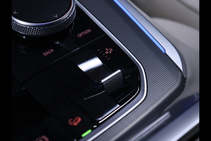 BMW X5 xDrive45e High Executive [PANORAMADAK, APPLE CARPLAY, HEAD-UP DISPLAY, ADAPTIVE CRUISE, ANDROID, TREKHAAK ELEKTRISCH, STOELVERWARMING, COMFORTSTOELEN, NIEUWSTAAT]