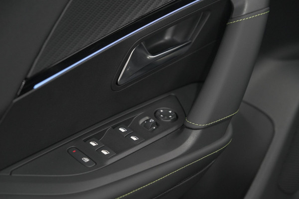Peugeot e-2008 EV GT 54 kWh | 11 KW Lader | Warmtepomp | Camera | Alcantara Pakket | Stoelmassage