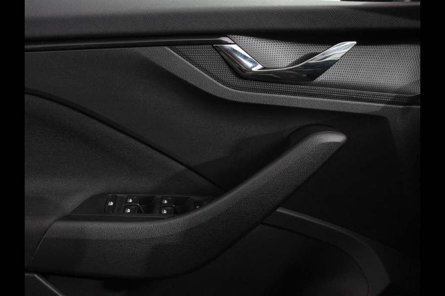 Škoda Kamiq 1.0 TSI 110pk DSG Blackline Navigatie Apple Carplay/Android Auto Adaptive Cruise Control Stoelverwarming Led Climatronic
