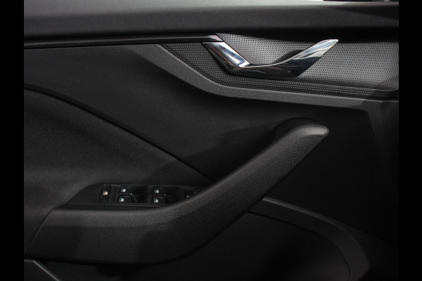 Škoda Kamiq 1.0 TSI 110pk DSG Blackline Navigatie Apple Carplay/Android Auto Adaptive Cruise Control Stoelverwarming Led Climatronic