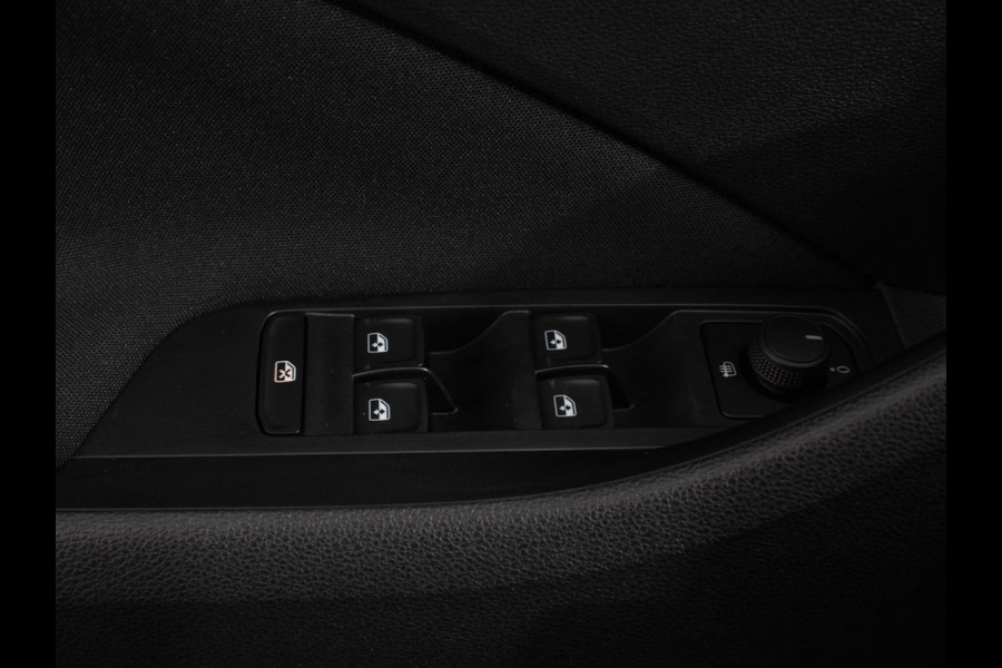 Škoda Kamiq 1.0 TSI 110pk DSG Blackline Navigatie Apple Carplay/Android Auto Adaptive Cruise Control Stoelverwarming Led Climatronic