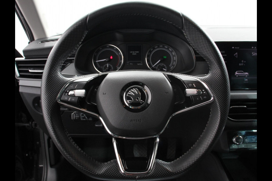 Škoda Kamiq 1.0 TSI 110pk DSG Blackline Navigatie Apple Carplay/Android Auto Adaptive Cruise Control Stoelverwarming Led Climatronic