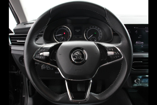 Škoda Kamiq 1.0 TSI 110pk DSG Blackline Navigatie Apple Carplay/Android Auto Adaptive Cruise Control Stoelverwarming Led Climatronic