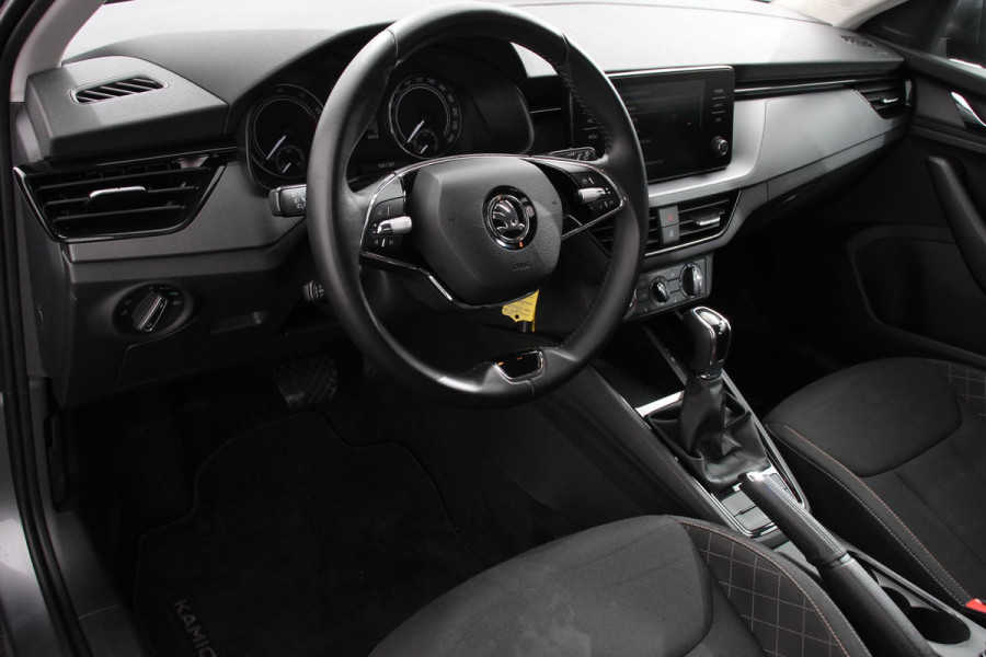 Škoda Kamiq 1.0 TSI 110 pk DSG Life Navigatie Apple Carplay/Android Auto Adaptieve Cruise Control Parkeersensor achter Verwarmde voorstoelen LED-verlichting voor Dakrail DAB