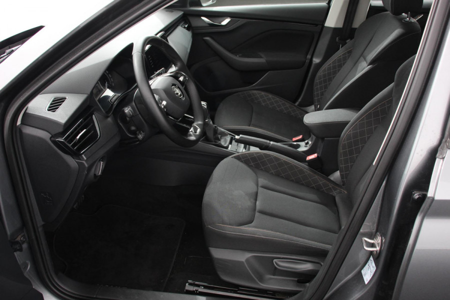 Škoda Kamiq 1.0 TSI 110 pk DSG Life Navigatie Apple Carplay/Android Auto Adaptieve Cruise Control Parkeersensor achter Verwarmde voorstoelen LED-verlichting voor Dakrail DAB