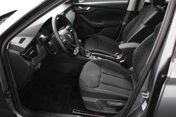 Škoda Kamiq 1.0 TSI 110 pk DSG Life Navigatie Apple Carplay/Android Auto Adaptieve Cruise Control Parkeersensor achter Verwarmde voorstoelen LED-verlichting voor Dakrail DAB