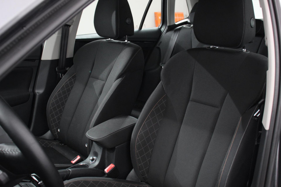 Škoda Kamiq 1.0 TSI 110 pk DSG Life Navigatie Apple Carplay/Android Auto Adaptieve Cruise Control Parkeersensor achter Verwarmde voorstoelen LED-verlichting voor Dakrail DAB