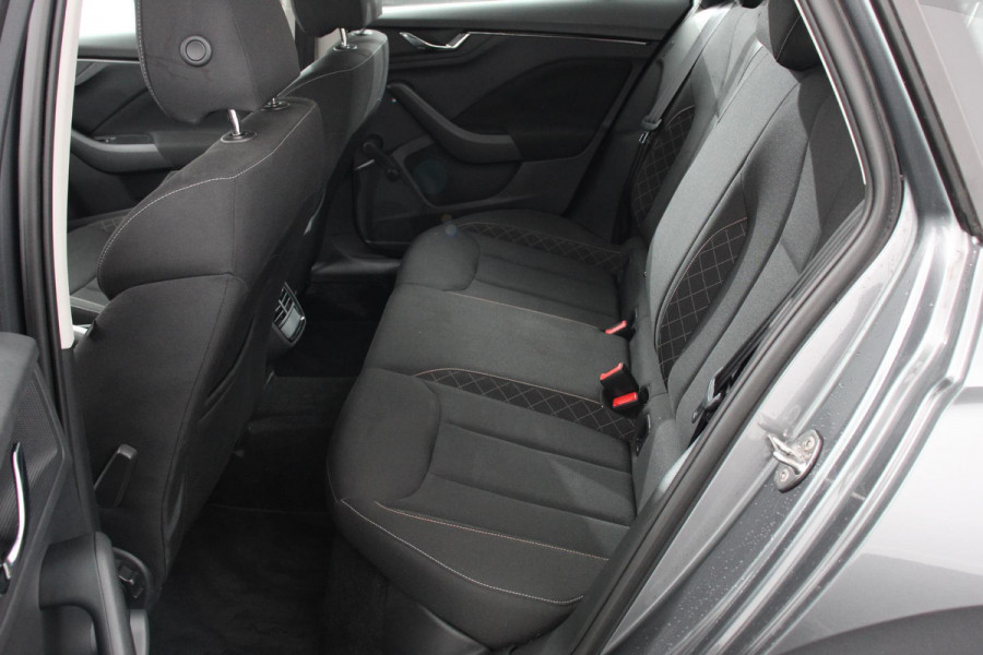 Škoda Kamiq 1.0 TSI 110 pk DSG Life Navigatie Apple Carplay/Android Auto Adaptieve Cruise Control Parkeersensor achter Verwarmde voorstoelen LED-verlichting voor Dakrail DAB