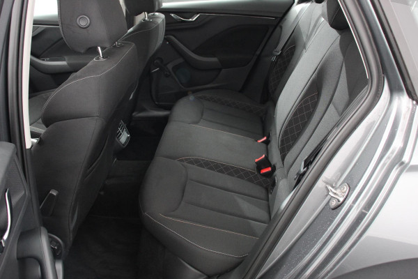 Škoda Kamiq 1.0 TSI 110 pk DSG Life Navigatie Apple Carplay/Android Auto Adaptieve Cruise Control Parkeersensor achter Verwarmde voorstoelen LED-verlichting voor Dakrail DAB
