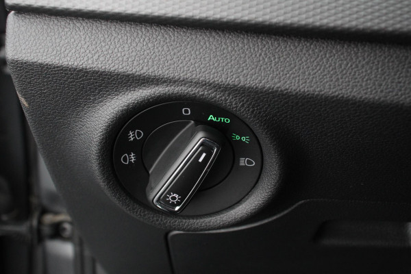 Škoda Kamiq 1.0 TSI 110 pk DSG Life Navigatie Apple Carplay/Android Auto Adaptieve Cruise Control Parkeersensor achter Verwarmde voorstoelen LED-verlichting voor Dakrail DAB