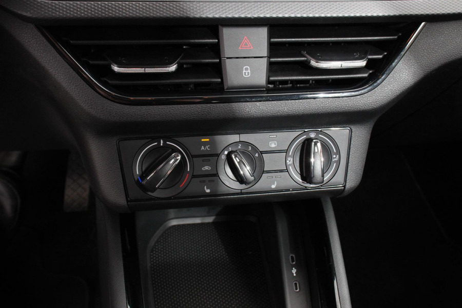 Škoda Kamiq 1.0 TSI 110 pk DSG Life Navigatie Apple Carplay/Android Auto Adaptieve Cruise Control Parkeersensor achter Verwarmde voorstoelen LED-verlichting voor Dakrail DAB