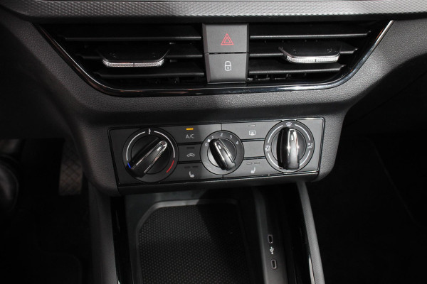 Škoda Kamiq 1.0 TSI 110 pk DSG Life Navigatie Apple Carplay/Android Auto Adaptieve Cruise Control Parkeersensor achter Verwarmde voorstoelen LED-verlichting voor Dakrail DAB