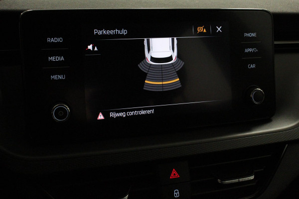 Škoda Kamiq 1.0 TSI 110 pk DSG Life Navigatie Apple Carplay/Android Auto Adaptieve Cruise Control Parkeersensor achter Verwarmde voorstoelen LED-verlichting voor Dakrail DAB