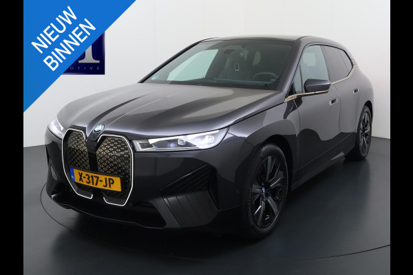 BMW iX xDrive40 Business Edition Plus 77 kWh SOH 100% | DRIVING ASSISTENT PROF. | STOEL + STUURVERWARMING EN MASSAGE| ELEKTRISCHE TREKHAAK| SKYLOUNGE | LASER|