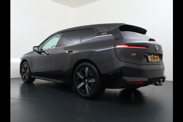 BMW iX xDrive40 Business Edition Plus 77 kWh SOH 100% | DRIVING ASSISTENT PROF. | STOEL + STUURVERWARMING EN MASSAGE| ELEKTRISCHE TREKHAAK| SKYLOUNGE | LASER|