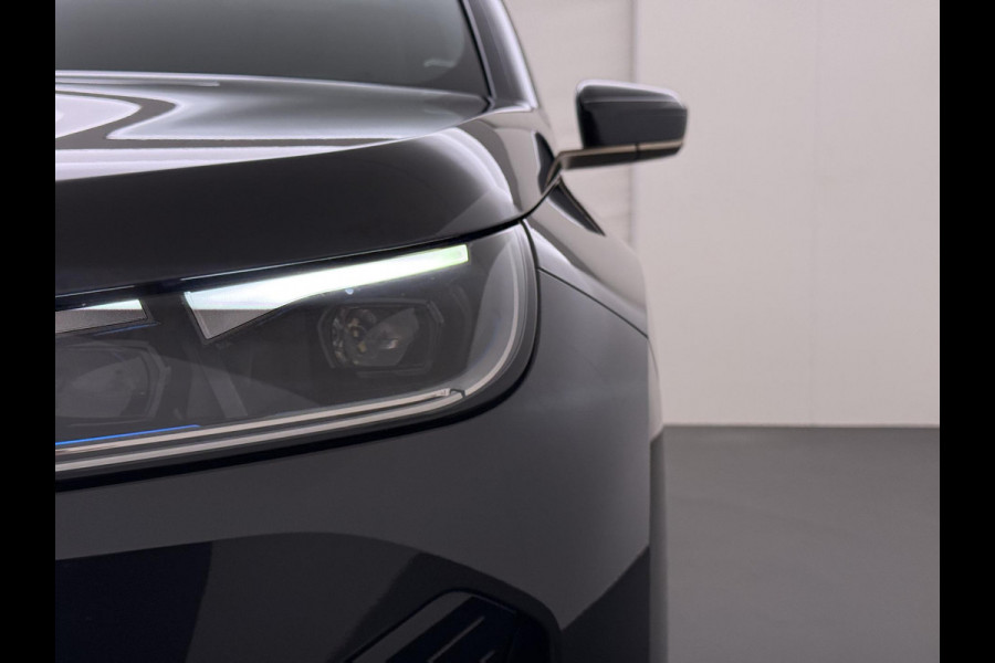 BMW iX xDrive40 Business Edition Plus 77 kWh SOH 100% | DRIVING ASSISTENT PROF. | STOEL + STUURVERWARMING EN MASSAGE| ELEKTRISCHE TREKHAAK| SKYLOUNGE | LASER|