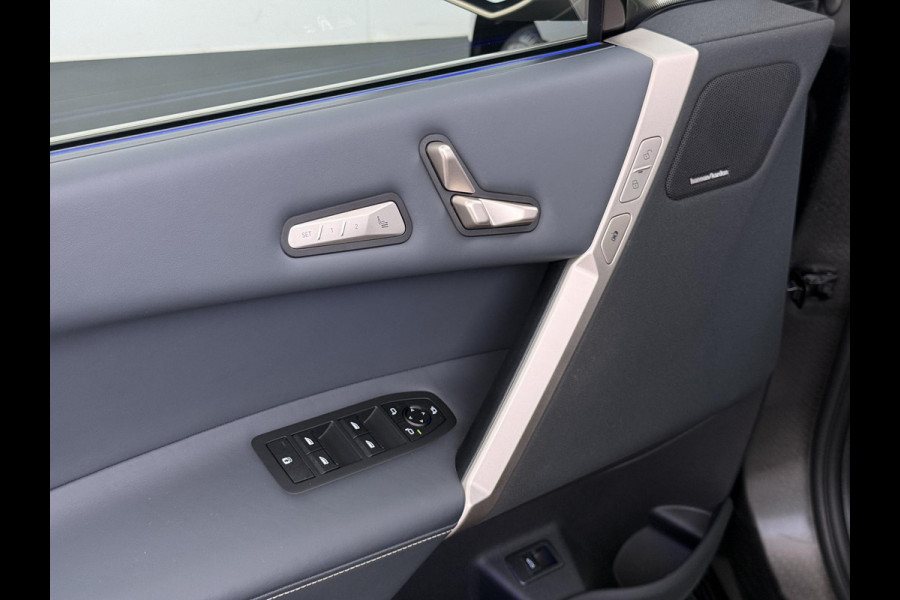 BMW iX xDrive40 Business Edition Plus 77 kWh SOH 100% | DRIVING ASSISTENT PROF. | STOEL + STUURVERWARMING EN MASSAGE| ELEKTRISCHE TREKHAAK| SKYLOUNGE | LASER|