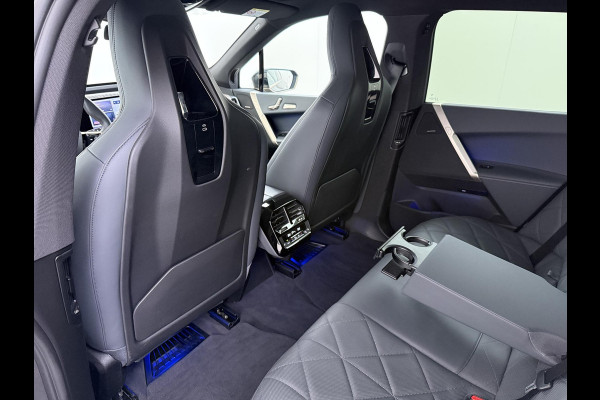 BMW iX xDrive40 Business Edition Plus 77 kWh SOH 100% | DRIVING ASSISTENT PROF. | STOEL + STUURVERWARMING EN MASSAGE| ELEKTRISCHE TREKHAAK| SKYLOUNGE | LASER|
