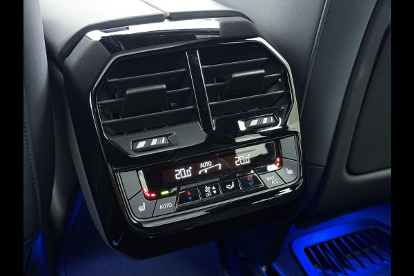 BMW iX xDrive40 Business Edition Plus 77 kWh SOH 100% | DRIVING ASSISTENT PROF. | STOEL + STUURVERWARMING EN MASSAGE| ELEKTRISCHE TREKHAAK| SKYLOUNGE | LASER|