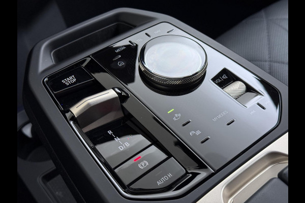 BMW iX xDrive40 Business Edition Plus 77 kWh SOH 100% | DRIVING ASSISTENT PROF. | STOEL + STUURVERWARMING EN MASSAGE| ELEKTRISCHE TREKHAAK| SKYLOUNGE | LASER|