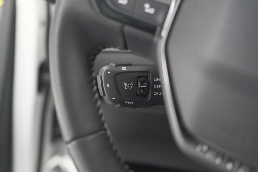 Peugeot 208 PureTech 130 EAT8 Allure Pack | Adaptieve Cruise Control | Navigatie | Camera | Parkeersensoren