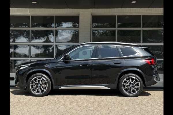 BMW X1 xDrive23i X LINE | PANORAMA | SPORTSTOELEN | ELEKTRISCHE STOEL | LEDER | 18 INCH LM VELGEN |