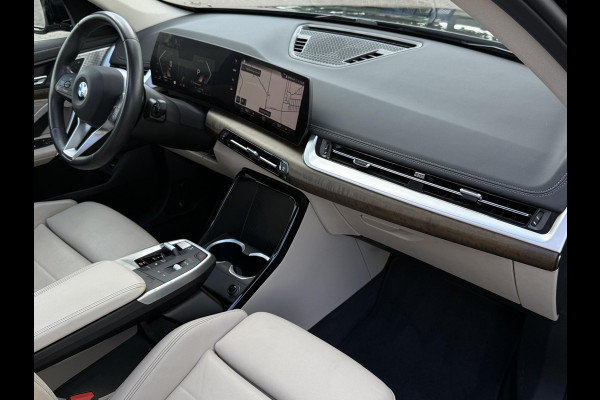 BMW X1 xDrive23i X LINE | PANORAMA | SPORTSTOELEN | ELEKTRISCHE STOEL | LEDER | 18 INCH LM VELGEN |