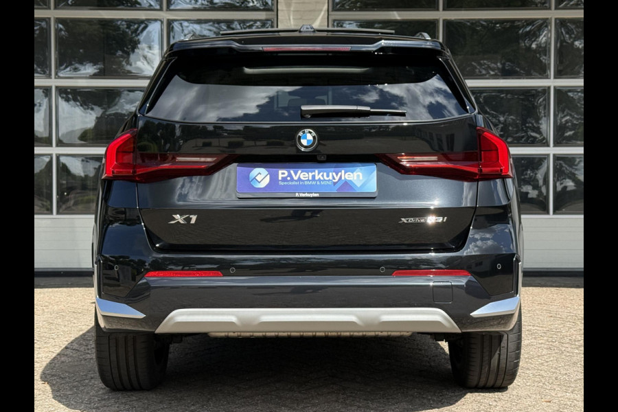 BMW X1 xDrive23i X LINE | PANORAMA | SPORTSTOELEN | ELEKTRISCHE STOEL | LEDER | 18 INCH LM VELGEN |