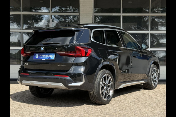 BMW X1 xDrive23i X LINE | PANORAMA | SPORTSTOELEN | ELEKTRISCHE STOEL | LEDER | 18 INCH LM VELGEN |