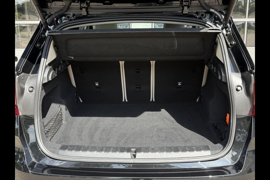 BMW X1 xDrive23i X LINE | PANORAMA | SPORTSTOELEN | ELEKTRISCHE STOEL | LEDER | 18 INCH LM VELGEN |